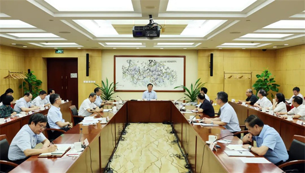 全國人大常委會(huì)機(jī)關(guān)黨組理論學(xué)習(xí)中心組集中學(xué)習(xí)擴(kuò)大會(huì)議召開