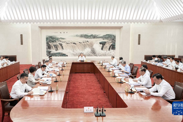 趙樂(lè)際主持召開十四屆全國(guó)人大常委會(huì)第十次委員長(zhǎng)會(huì)議