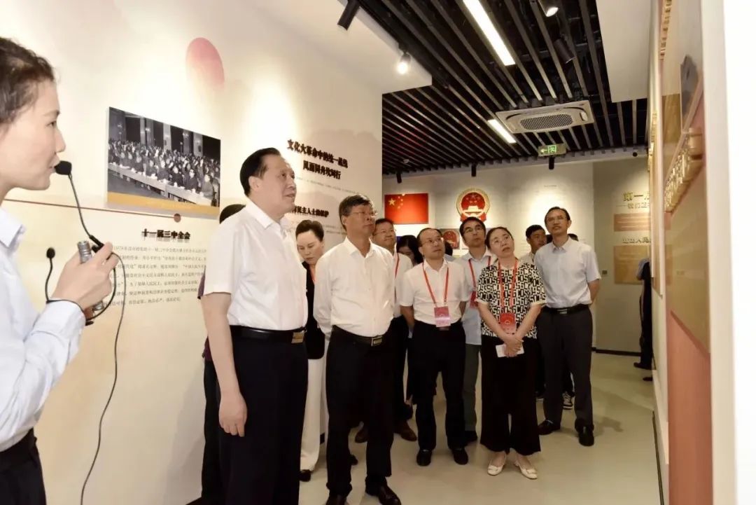 在鎮(zhèn)江全國(guó)、江蘇省人大代表開(kāi)展年中專題調(diào)研側(cè)記