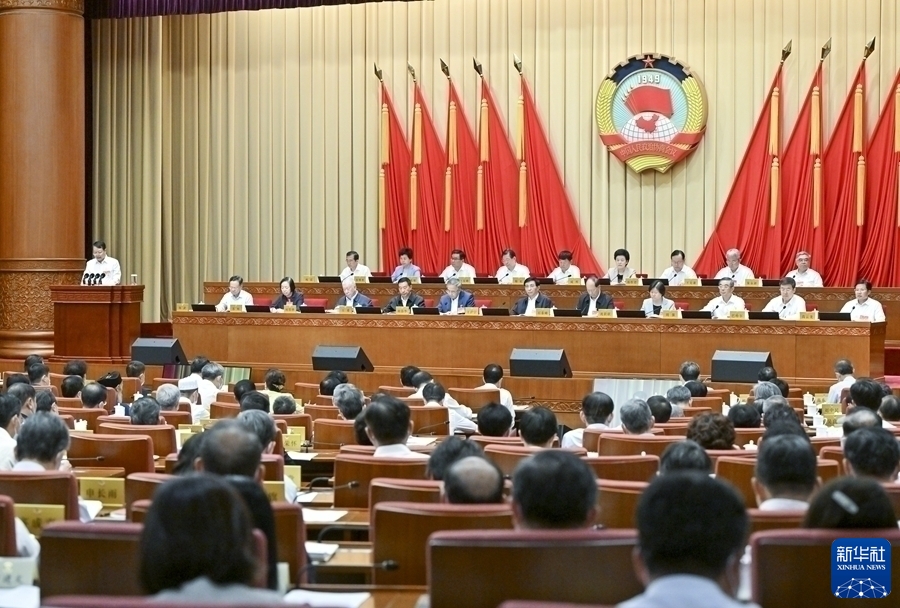 全國政協(xié)十四屆常委會(huì)第三次會(huì)議舉行全體會(huì)議 圍繞&ldquo;完善科技創(chuàng)新體系，加快實(shí)施創(chuàng)新驅(qū)動(dòng)發(fā)展戰(zhàn)略&rdquo;進(jìn)行大會(huì)發(fā)言 王滬寧出席