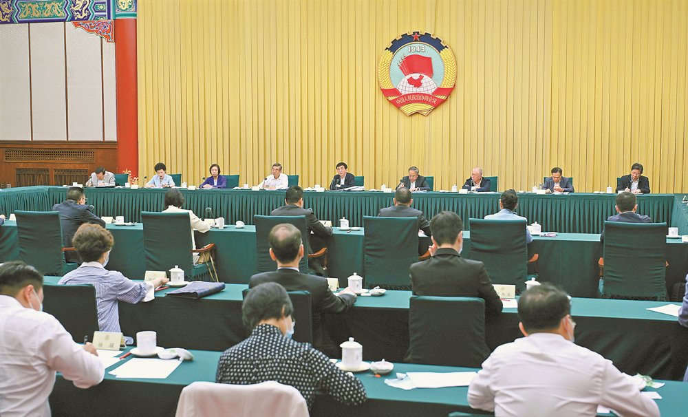 全國政協(xié)召開雙周協(xié)商座談會 圍繞&ldquo;促進(jìn)港澳青年更好融入國家發(fā)展大局&rdquo;協(xié)商議政 王滬寧主持