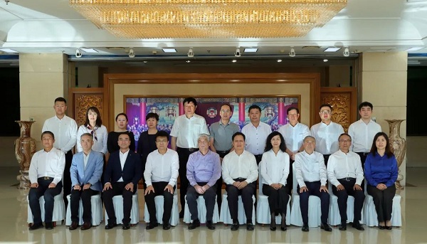  丁仲禮一行走訪民盟黑龍江省委會(huì)機(jī)關(guān)